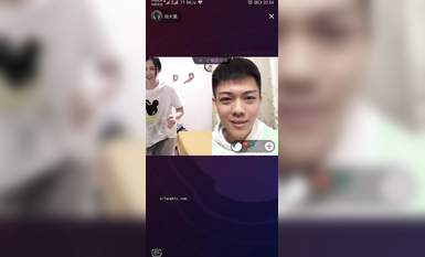 最新《瘋狂抖音》外篇之《抖音擦邊3》顏值主播直播各顯神通 閃現 走光露點 刷邊PK (85)