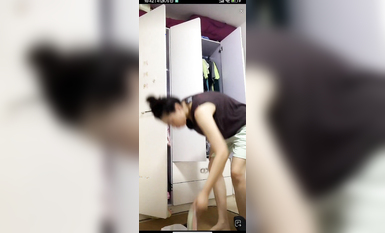 最新《瘋狂抖音》外篇之《抖音擦邊3》顏值主播直播各顯神通 閃現 走光露點 刷邊PK (204)