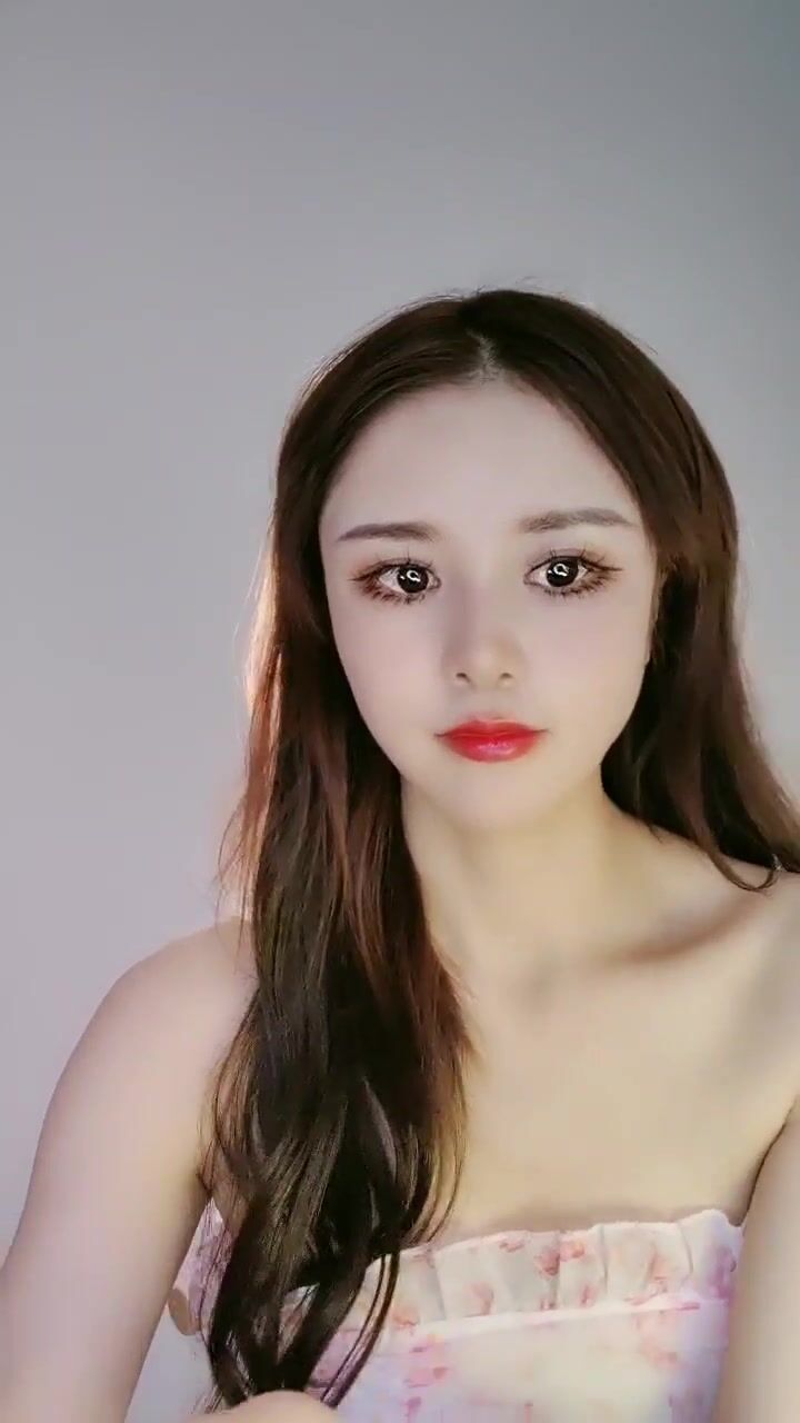 小仙女下凡！小仙女下海！天底下竟有如此好看的大奶子！仙女不僅長得甜美顏值超高，完美的大奶，其他妹子望塵莫及 國風舞蹈 (1)