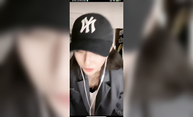 最新《瘋狂抖音》外篇之《抖音擦邊2》顏值主播各顯神通 閃現走光 刷邊尿尿熱舞 扣逼漏奶 (24)