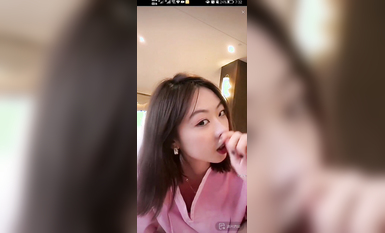 最新《瘋狂抖音》外篇之《抖音擦邊2》顏值主播各顯神通 閃現走光 刷邊尿尿熱舞 扣逼漏奶 (94)