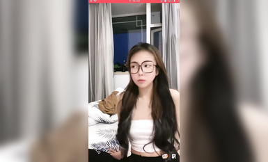 最新《瘋狂抖音》外篇之《抖音擦邊2》顏值主播各顯神通 閃現走光 刷邊尿尿熱舞 扣逼漏奶 (116)