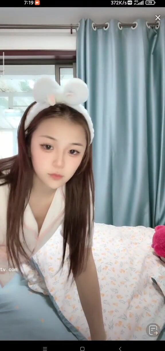 最新《瘋狂抖音》外篇之《抖音擦邊2》顏值主播各顯神通 閃現走光 刷邊尿尿熱舞 扣逼漏奶 (137)