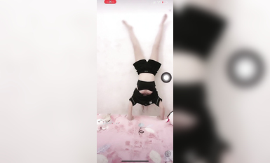 最新《瘋狂抖音》外篇之《抖音擦邊2》顏值主播各顯神通 閃現走光 刷邊尿尿熱舞 扣逼漏奶 (87)