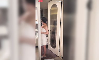 最新《瘋狂抖音》外篇之《抖音擦邊2》顏值主播各顯神通 閃現走光 刷邊尿尿熱舞 扣逼漏奶 (9)