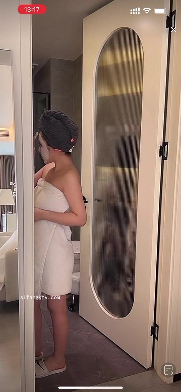 最新《瘋狂抖音》外篇之《抖音擦邊2》顏值主播各顯神通 閃現走光 刷邊尿尿熱舞 扣逼漏奶 (9)