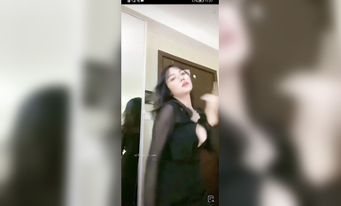 最新《瘋狂抖音》外篇之《抖音擦邊2》顏值主播各顯神通 閃現走光 刷邊尿尿熱舞 扣逼漏奶 (109)