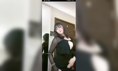 最新《瘋狂抖音》外篇之《抖音擦邊2》顏值主播各顯神通 閃現走光 刷邊尿尿熱舞 扣逼漏奶 (109)