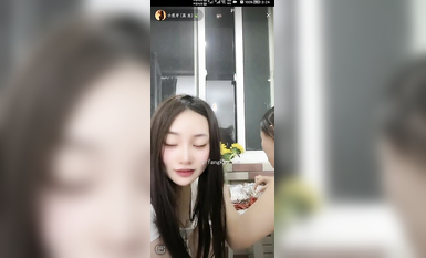 最新《瘋狂抖音》外篇之《抖音擦邊2》顏值主播各顯神通 閃現走光 刷邊尿尿熱舞 扣逼漏奶 (167)