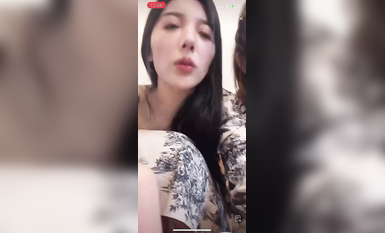 最新《瘋狂抖音》外篇之《抖音擦邊2》顏值主播各顯神通 閃現走光 刷邊尿尿熱舞 扣逼漏奶 (129)