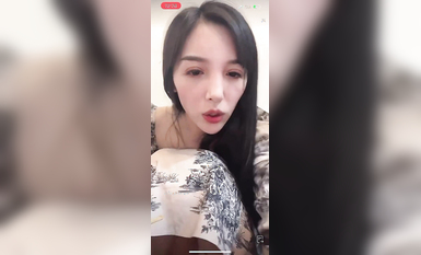 最新《瘋狂抖音》外篇之《抖音擦邊2》顏值主播各顯神通 閃現走光 刷邊尿尿熱舞 扣逼漏奶 (129)