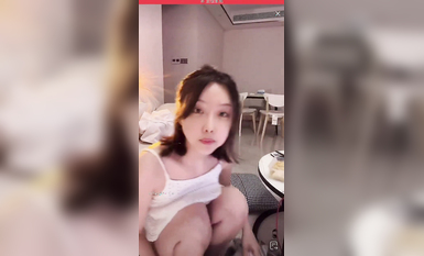 最新《瘋狂抖音》外篇之《抖音擦邊2》顏值主播各顯神通 閃現走光 刷邊尿尿熱舞 扣逼漏奶 (98)