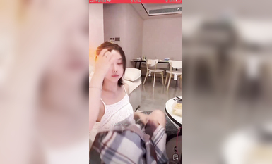 最新《瘋狂抖音》外篇之《抖音擦邊2》顏值主播各顯神通 閃現走光 刷邊尿尿熱舞 扣逼漏奶 (98)