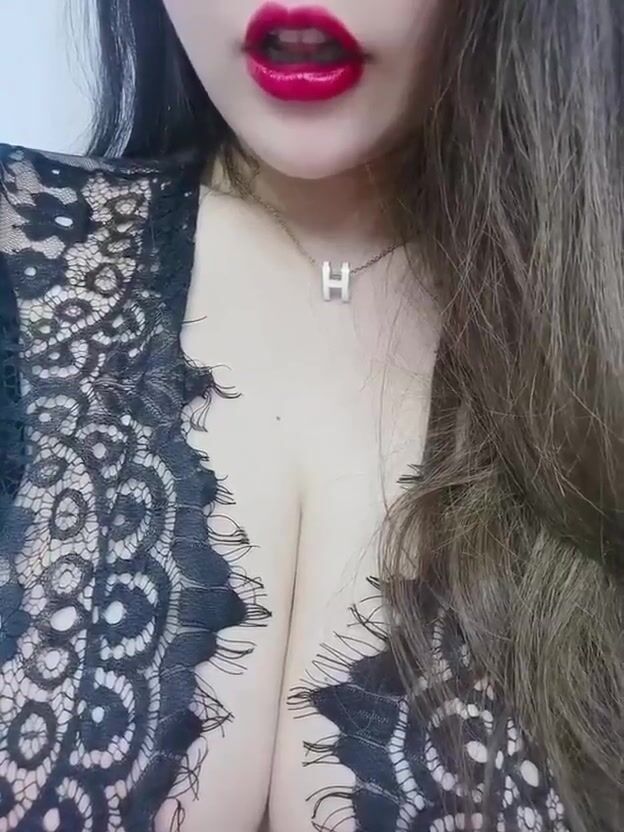 重磅推薦！淫盪肥臀人妻母狗【見過騷的 沒見過這么騷的】喜歡戶外露出，喜歡被很多男人操 (38)