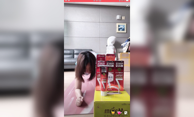 最新《瘋狂抖音》外篇之《抖音擦邊2》顏值主播各顯神通 閃現走光 刷邊尿尿熱舞 扣逼漏奶 (113)