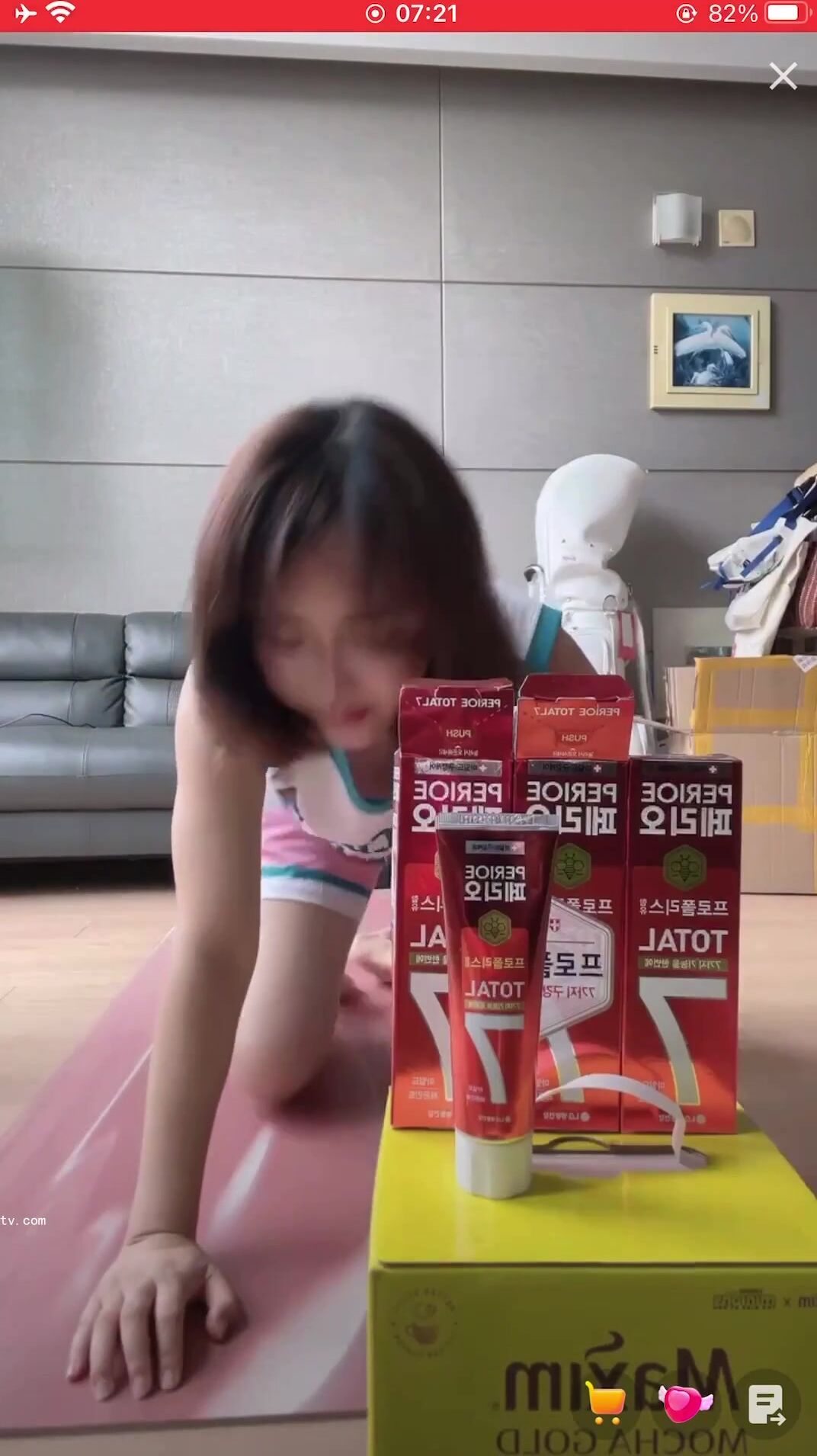 最新《瘋狂抖音》外篇之《抖音擦邊2》顏值主播各顯神通 閃現走光 刷邊尿尿熱舞 扣逼漏奶 (113)