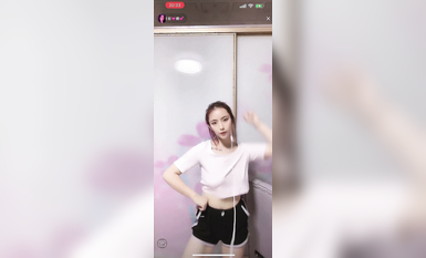 最新《瘋狂抖音》外篇之《抖音擦邊2》顏值主播各顯神通 閃現走光 刷邊尿尿熱舞 扣逼漏奶 (140)