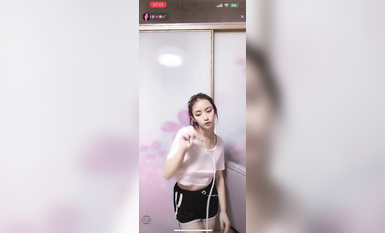 最新《瘋狂抖音》外篇之《抖音擦邊2》顏值主播各顯神通 閃現走光 刷邊尿尿熱舞 扣逼漏奶 (140)