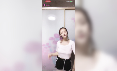 最新《瘋狂抖音》外篇之《抖音擦邊2》顏值主播各顯神通 閃現走光 刷邊尿尿熱舞 扣逼漏奶 (140)