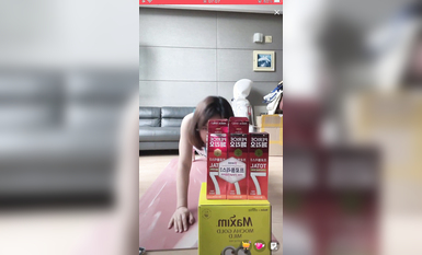 最新《瘋狂抖音》外篇之《抖音擦邊2》顏值主播各顯神通 閃現走光 刷邊尿尿熱舞 扣逼漏奶 (112)