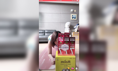 最新《瘋狂抖音》外篇之《抖音擦邊2》顏值主播各顯神通 閃現走光 刷邊尿尿熱舞 扣逼漏奶 (112)