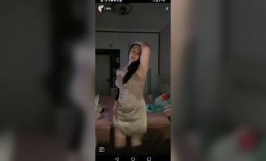 最新《瘋狂抖音》外篇之《抖音擦邊2》顏值主播各顯神通 閃現走光 刷邊尿尿熱舞 扣逼漏奶 (198)