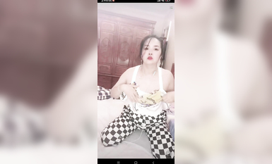 最新《瘋狂抖音》外篇之《抖音擦邊2》顏值主播各顯神通 閃現走光 刷邊尿尿熱舞 扣逼漏奶 (30)