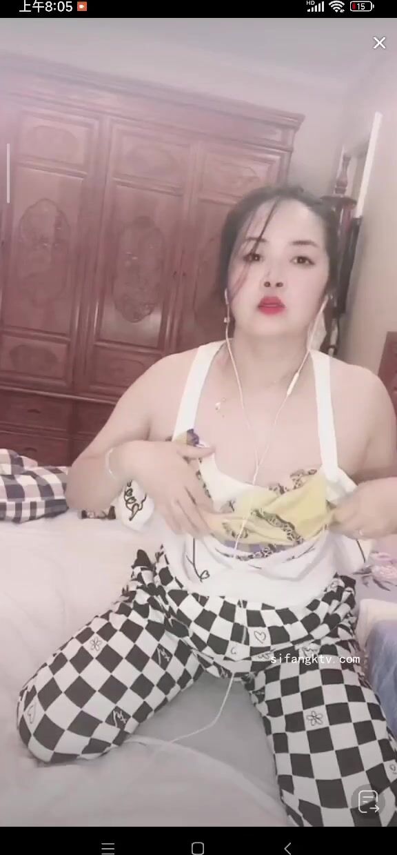 最新《瘋狂抖音》外篇之《抖音擦邊2》顏值主播各顯神通 閃現走光 刷邊尿尿熱舞 扣逼漏奶 (30)