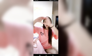 最新《瘋狂抖音》外篇之《抖音擦邊2》顏值主播各顯神通 閃現走光 刷邊尿尿熱舞 扣逼漏奶 (136)