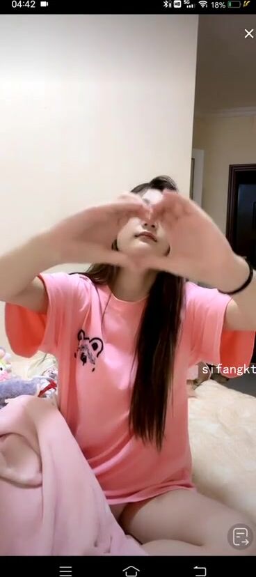 最新《瘋狂抖音》外篇之《抖音擦邊2》顏值主播各顯神通 閃現走光 刷邊尿尿熱舞 扣逼漏奶 (136)