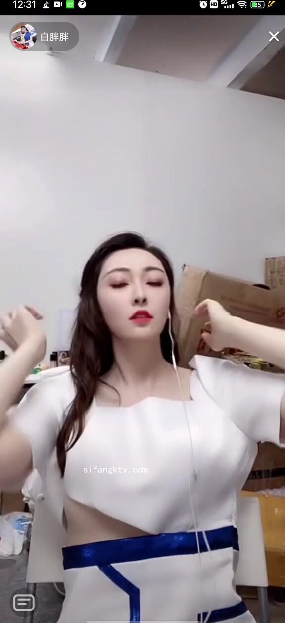 最新《瘋狂抖音》外篇之《抖音擦邊2》顏值主播各顯神通 閃現走光 刷邊尿尿熱舞 扣逼漏奶 (163)