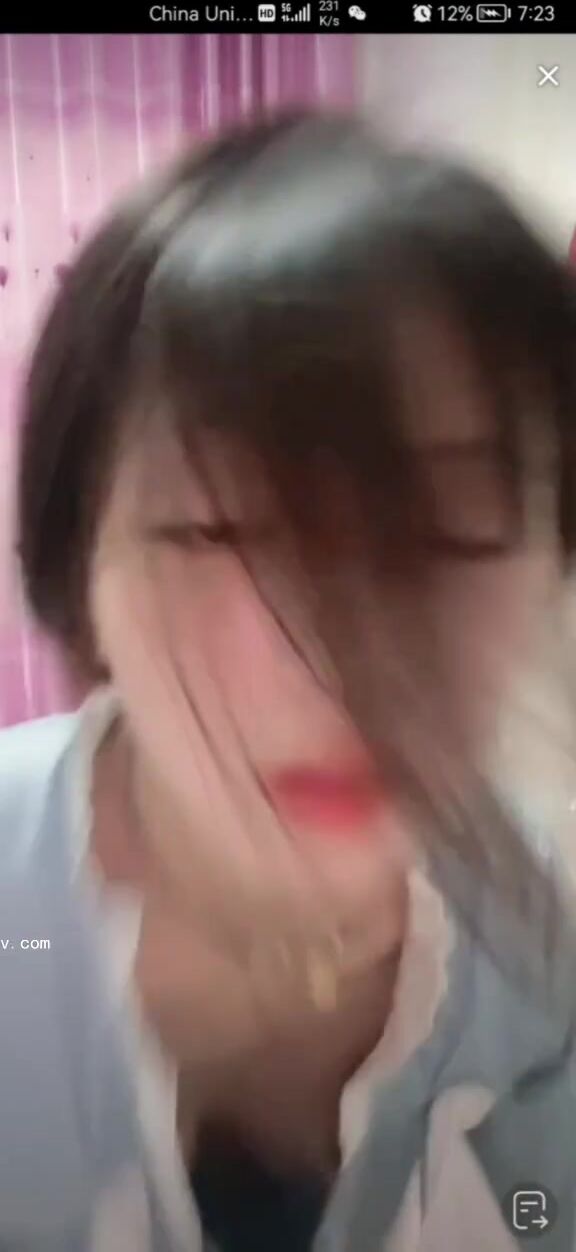 最新《瘋狂抖音》外篇之《抖音擦邊2》顏值主播各顯神通 閃現走光 刷邊尿尿熱舞 扣逼漏奶 (85)