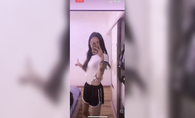 最新《瘋狂抖音》外篇之《抖音擦邊2》顏值主播各顯神通 閃現走光 刷邊尿尿熱舞 扣逼漏奶 (124)