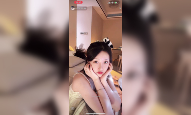 最新《瘋狂抖音》外篇之《抖音擦邊2》顏值主播各顯神通 閃現走光 刷邊尿尿熱舞 扣逼漏奶 (75)