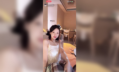 最新《瘋狂抖音》外篇之《抖音擦邊2》顏值主播各顯神通 閃現走光 刷邊尿尿熱舞 扣逼漏奶 (75)