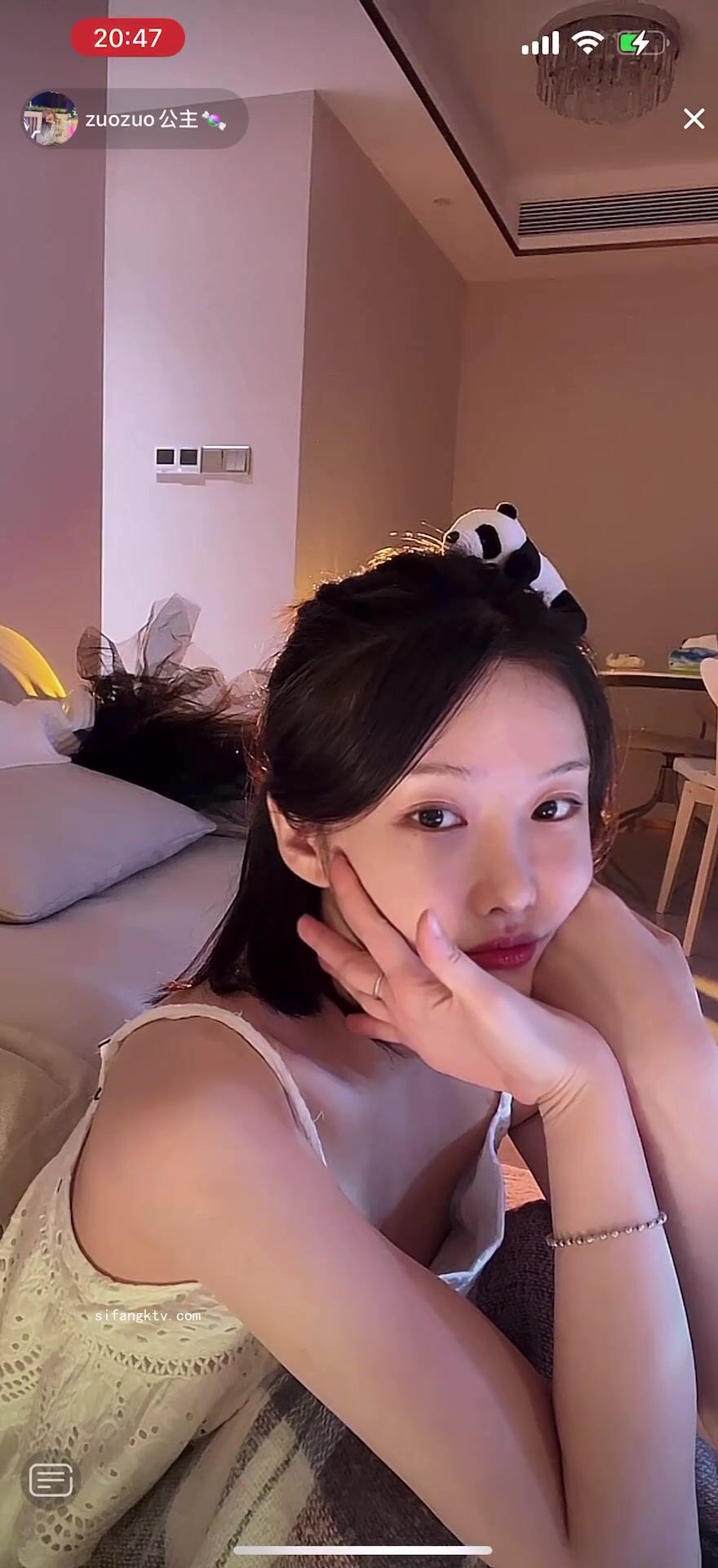 最新《瘋狂抖音》外篇之《抖音擦邊2》顏值主播各顯神通 閃現走光 刷邊尿尿熱舞 扣逼漏奶 (75)