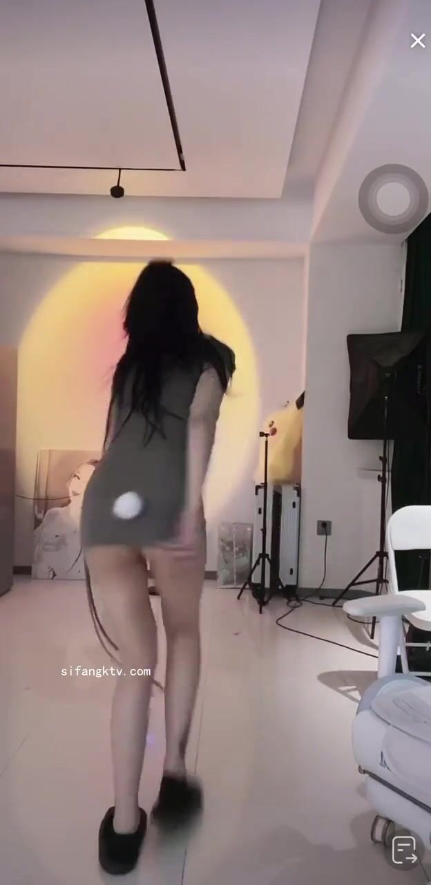 最新《瘋狂抖音》外篇之《抖音擦邊2》顏值主播各顯神通 閃現走光 刷邊尿尿熱舞 扣逼漏奶 (122)