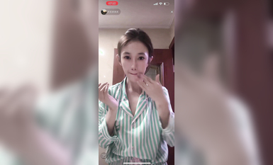 最新《瘋狂抖音》外篇之《抖音擦邊2》顏值主播各顯神通 閃現走光 刷邊尿尿熱舞 扣逼漏奶 (73)