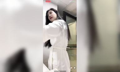 最新《瘋狂抖音》外篇之《抖音擦邊2》顏值主播各顯神通 閃現走光 刷邊尿尿熱舞 扣逼漏奶 (203)