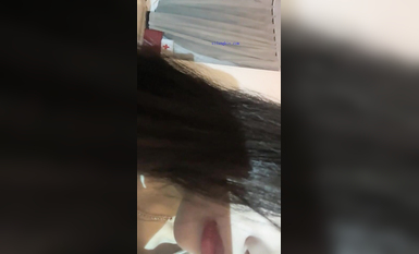 天啦嚕！這么漂亮的才女也下海了，女神聲音好甜美，唱歌很好聽！一雙美腿搭配黑絲