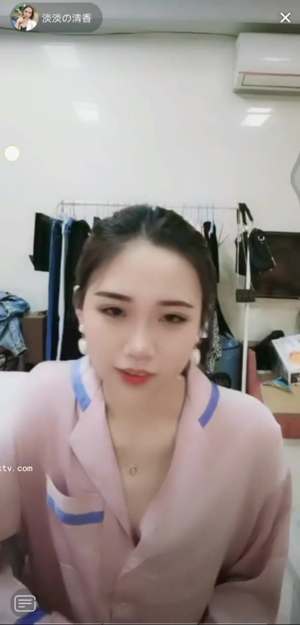 最新《瘋狂抖音》外篇之《抖音擦邊2》顏值主播各顯神通 閃現走光 刷邊尿尿熱舞 扣逼漏奶 (161)