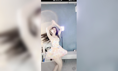 最新《瘋狂抖音》外篇之《抖音擦邊2》顏值主播各顯神通 閃現走光 刷邊尿尿熱舞 扣逼漏奶 (191)