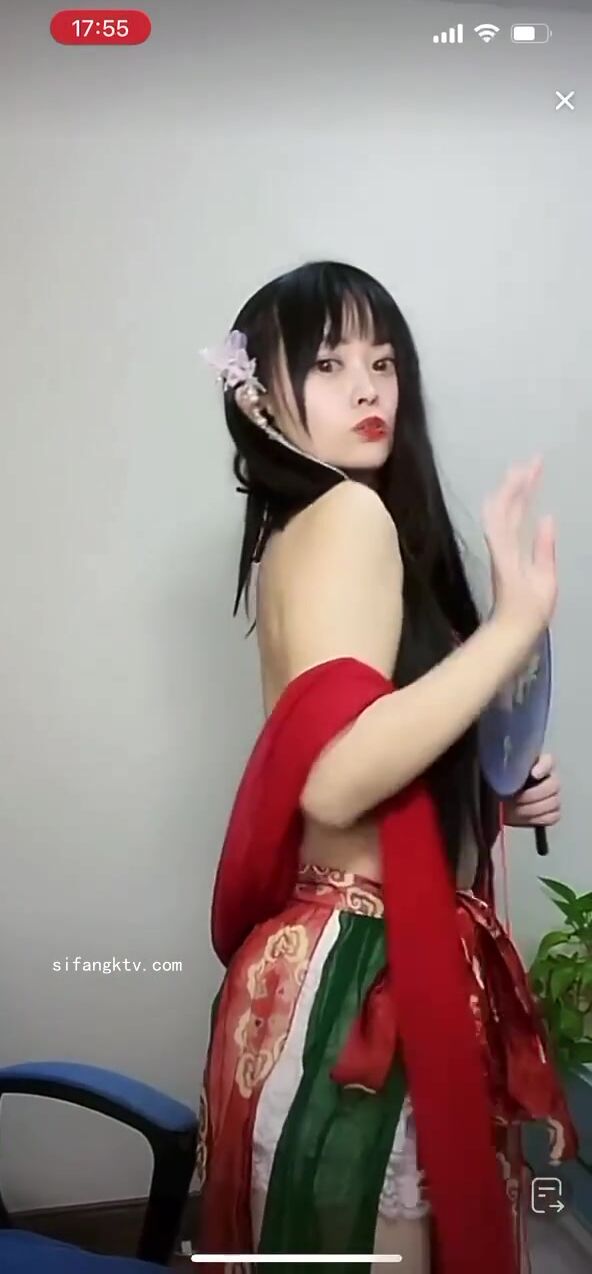 最新《瘋狂抖音》外篇之《抖音擦邊2》顏值主播各顯神通 閃現走光 刷邊尿尿熱舞 扣逼漏奶 (95)