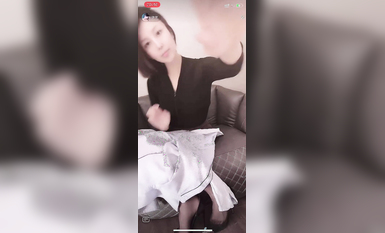 最新《瘋狂抖音》外篇之《抖音擦邊2》顏值主播各顯神通 閃現走光 刷邊尿尿熱舞 扣逼漏奶 (188)