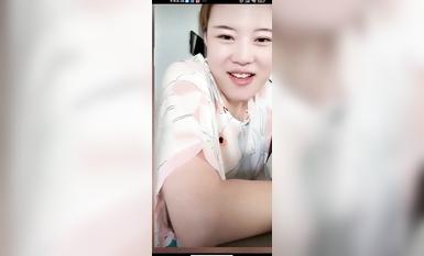 最新《瘋狂抖音》外篇之《抖音擦邊2》顏值主播各顯神通 閃現走光 刷邊尿尿熱舞 扣逼漏奶 (17)