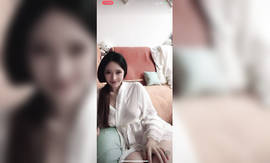 最新《瘋狂抖音》外篇之《抖音擦邊2》顏值主播各顯神通 閃現走光 刷邊尿尿熱舞 扣逼漏奶 (108)