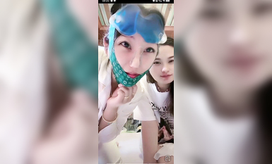 最新《瘋狂抖音》外篇之《抖音擦邊2》顏值主播各顯神通 閃現走光 刷邊尿尿熱舞 扣逼漏奶 (47)