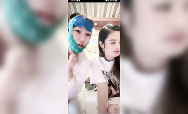 最新《瘋狂抖音》外篇之《抖音擦邊2》顏值主播各顯神通 閃現走光 刷邊尿尿熱舞 扣逼漏奶 (47)