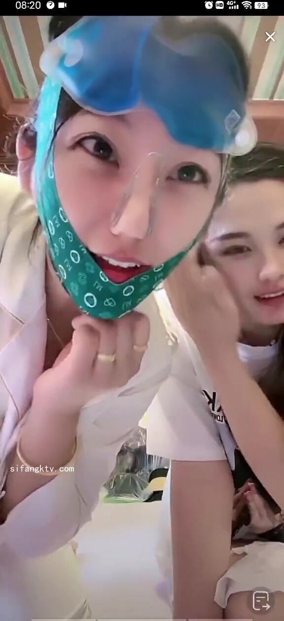 最新《瘋狂抖音》外篇之《抖音擦邊2》顏值主播各顯神通 閃現走光 刷邊尿尿熱舞 扣逼漏奶 (47)