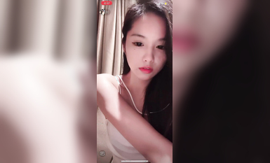 最新《瘋狂抖音》外篇之《抖音擦邊2》顏值主播各顯神通 閃現走光 刷邊尿尿熱舞 扣逼漏奶 (97)